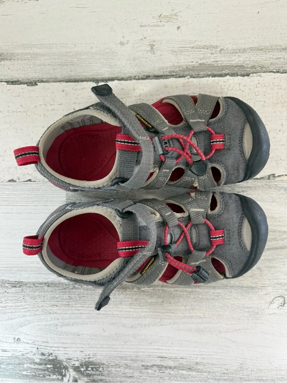 Keen Youth Size 1 Seacamp II CNX Water Sandals In Gray/Red Contour Arch